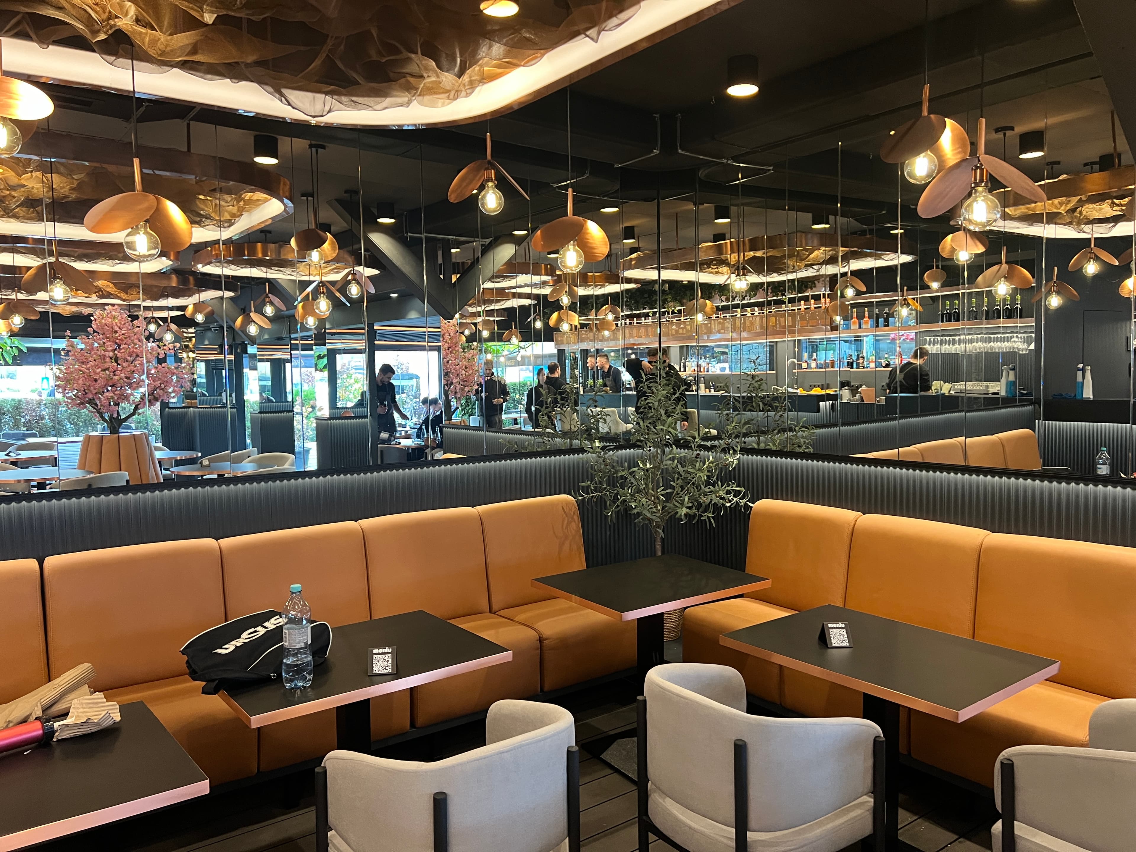 Restaurant Pereti Sticla