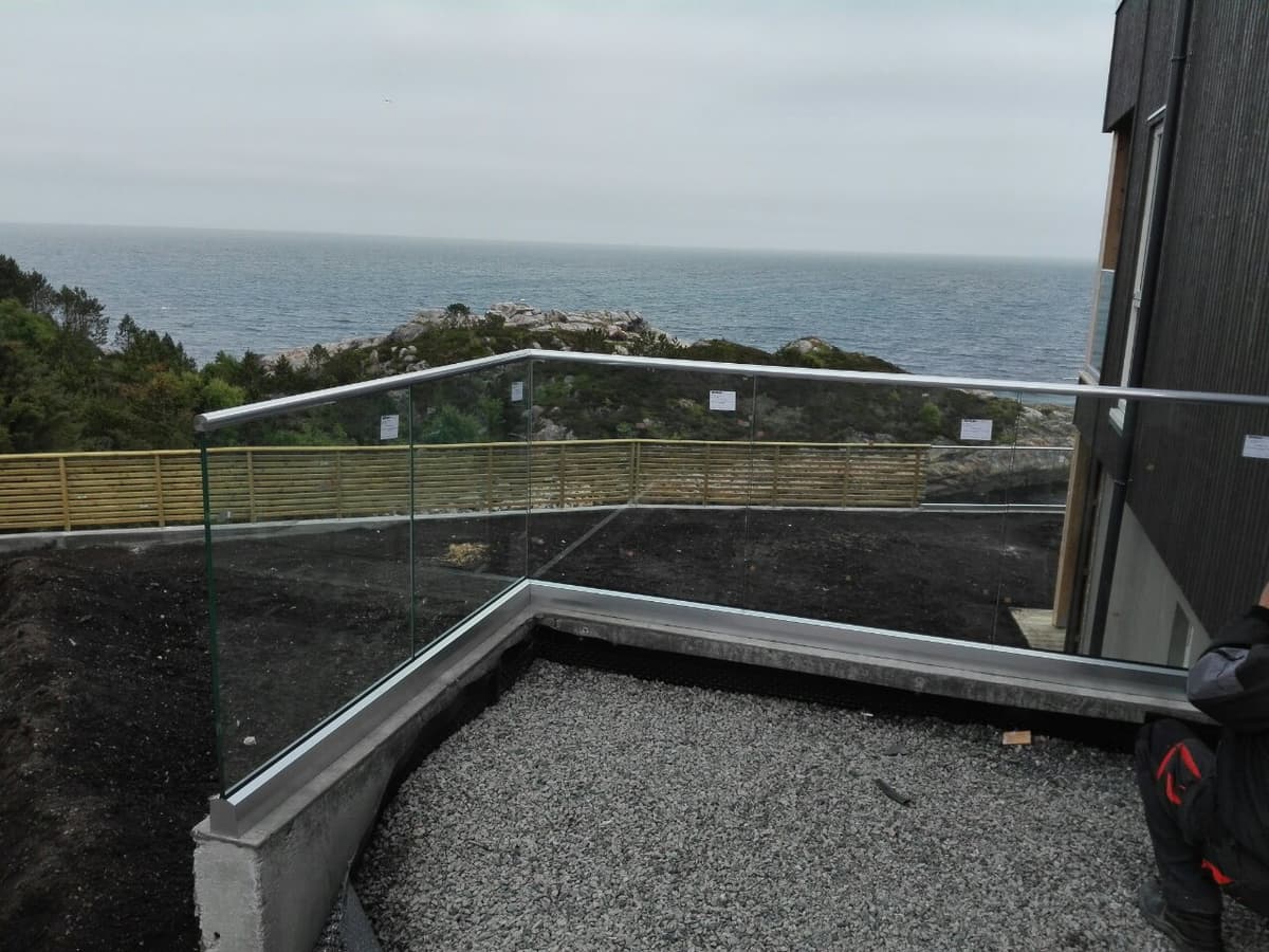 Balustrade din Sticla, Prindere Pardoseala, GlassWave Cluj